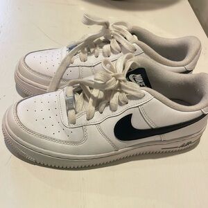 Nike Air Force 1 Youth Size 5 - gently worn